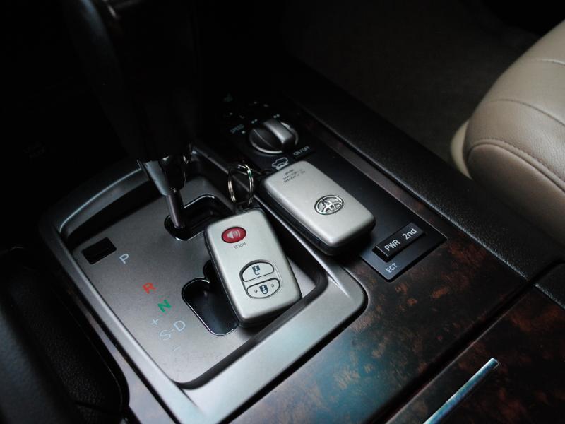 Toyota Land Cruiser 4WD 2011