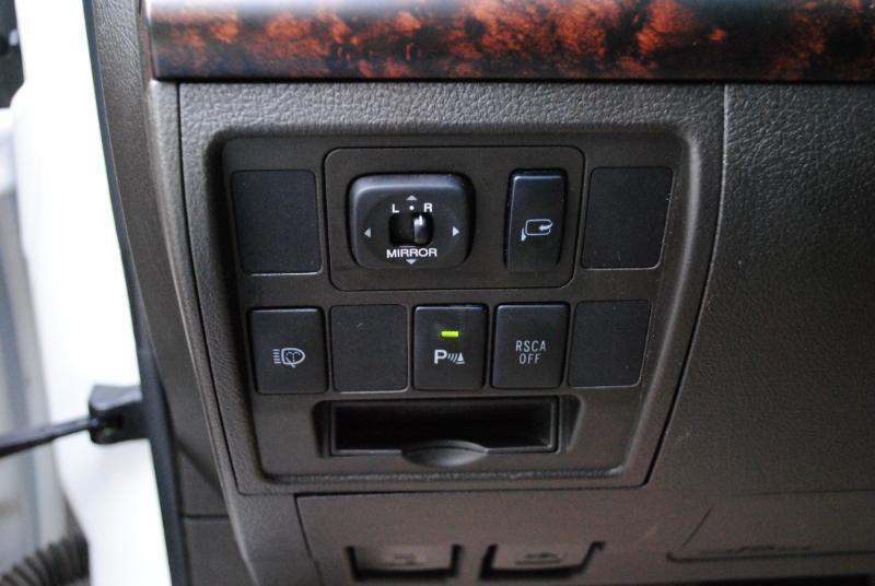 Toyota Land Cruiser 4WD 2011