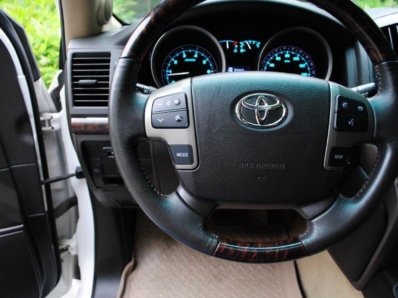 Toyota Land Cruiser 4WD 2011