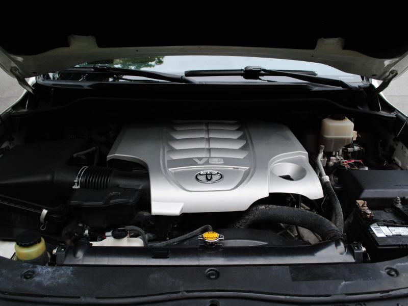 Toyota Land Cruiser 4WD 2011