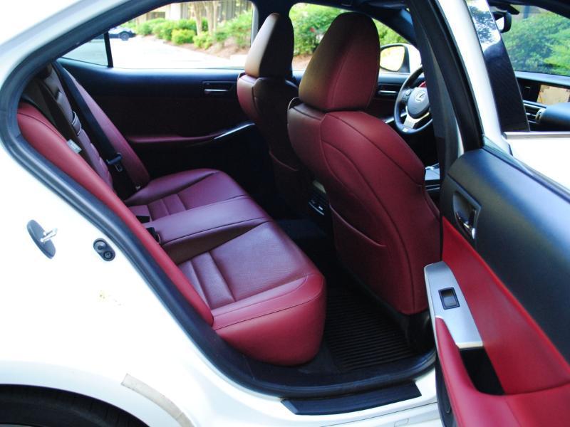 Lexus IS  2015