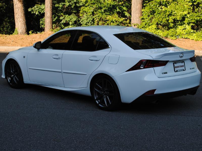 Lexus IS  2015
