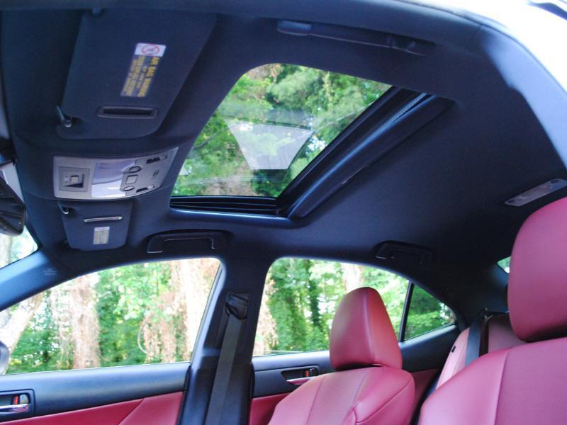 Lexus IS  2015