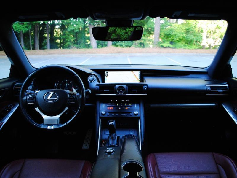 Lexus IS  2018