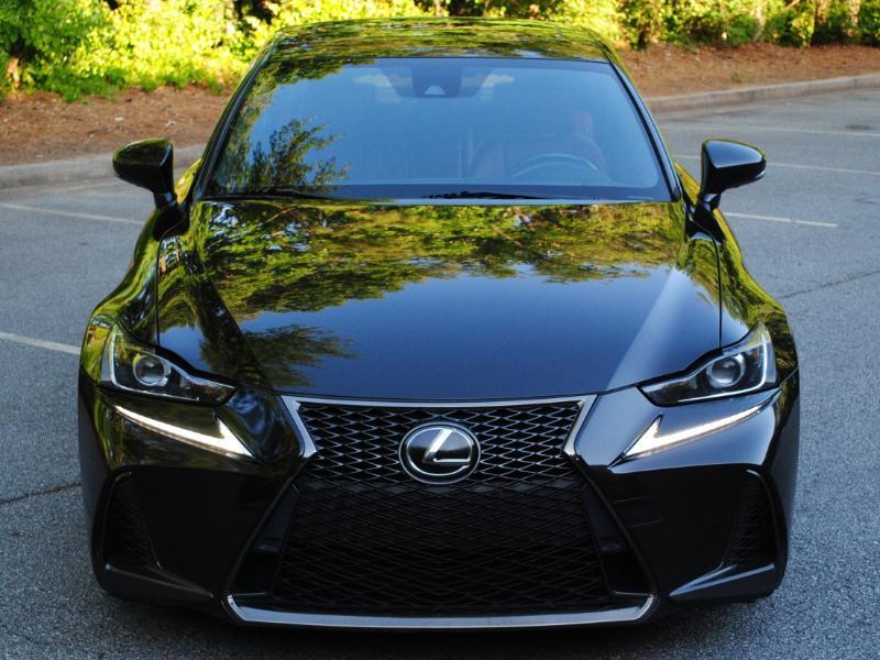 Lexus IS  2018