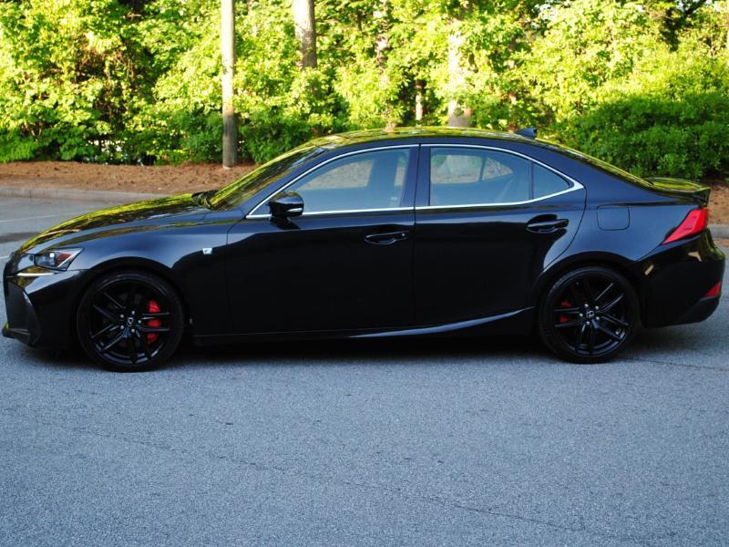 Lexus IS  2018