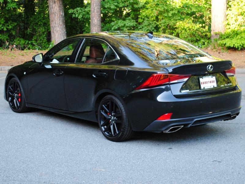 Lexus IS  2018