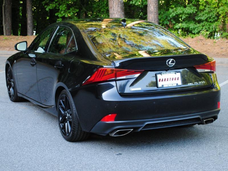 Lexus IS  2018
