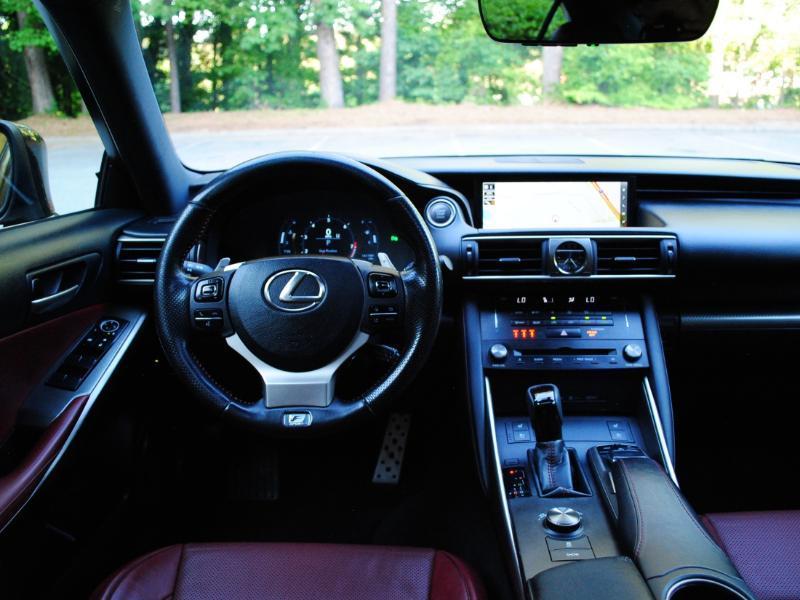 Lexus IS  2018