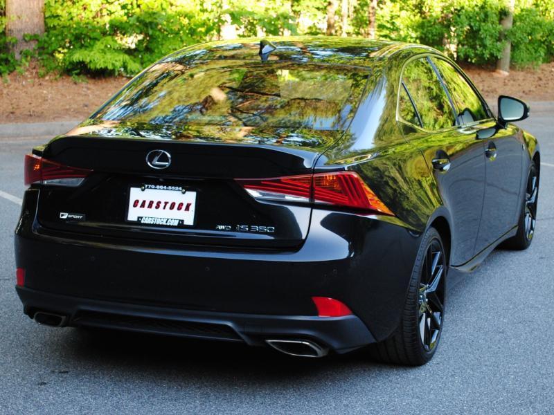 Lexus IS  2018
