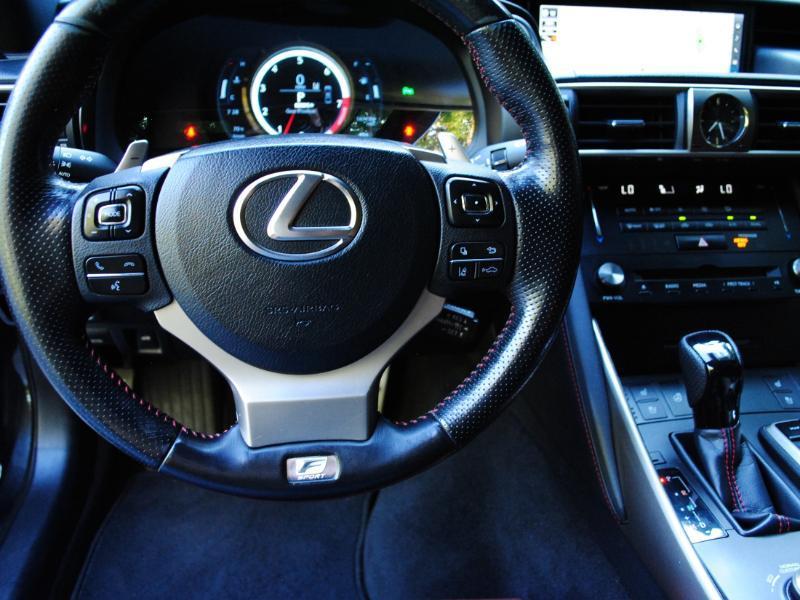 Lexus IS  2018