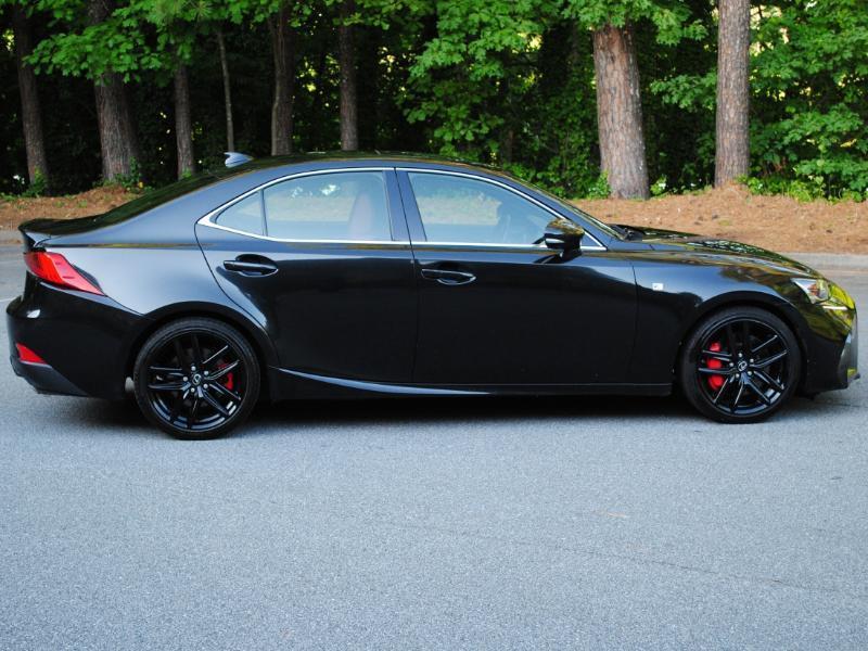 Lexus IS  2018