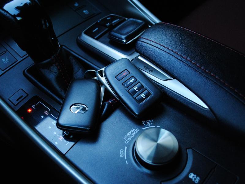 Lexus IS  2018