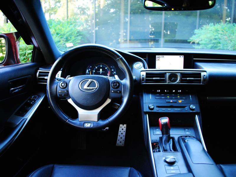 Lexus IS  2016