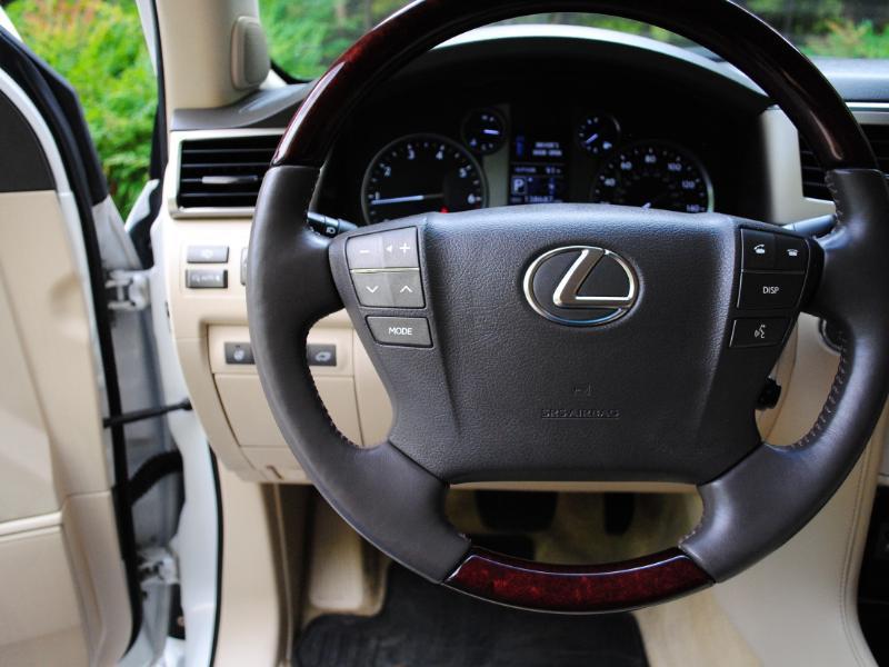 Lexus LX 570  2014