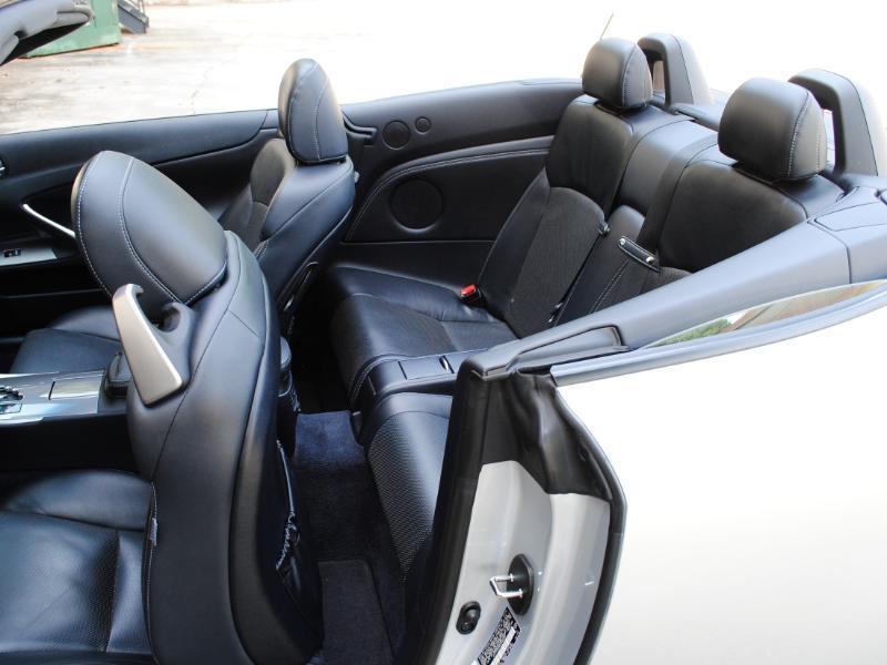 Lexus IS C  2014