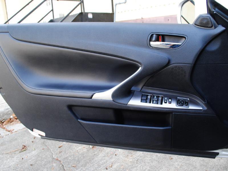 Lexus IS C  2014