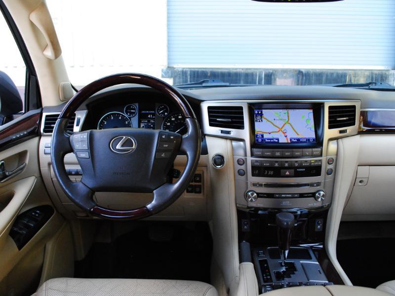 Lexus LX 570  2015
