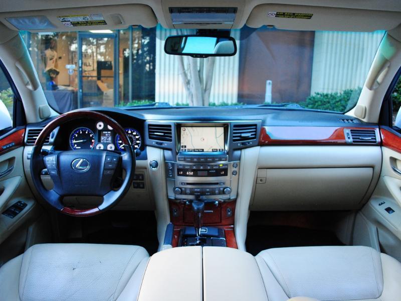 Lexus LX 570  2009