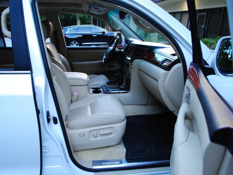 Lexus LX 570  2009
