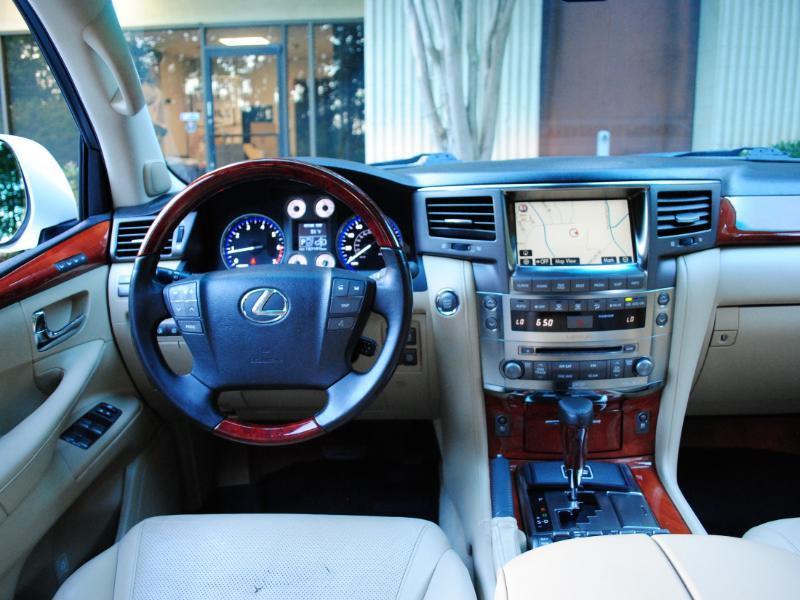 Lexus LX 570  2009
