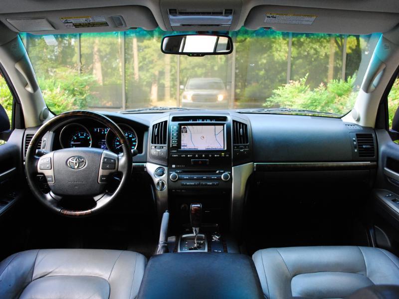 Toyota Land Cruiser  2011