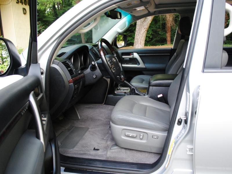 Toyota Land Cruiser  2011