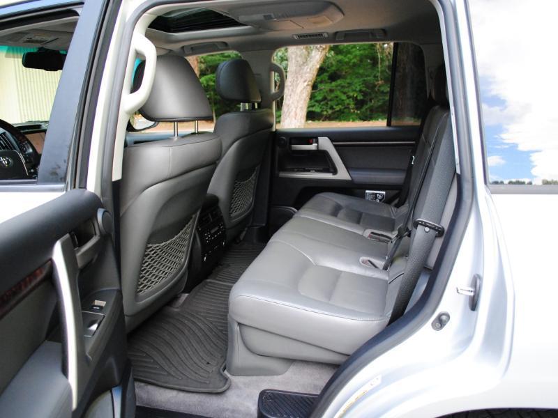 Toyota Land Cruiser  2011