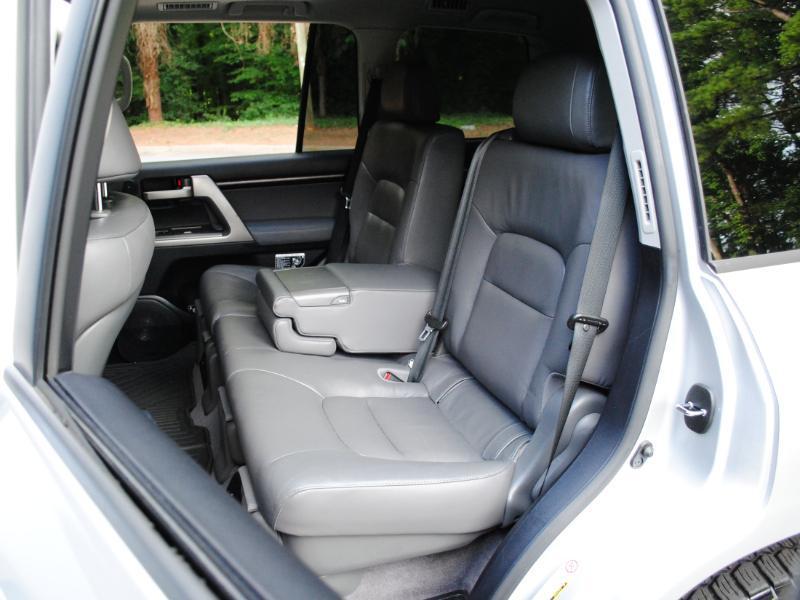 Toyota Land Cruiser  2011