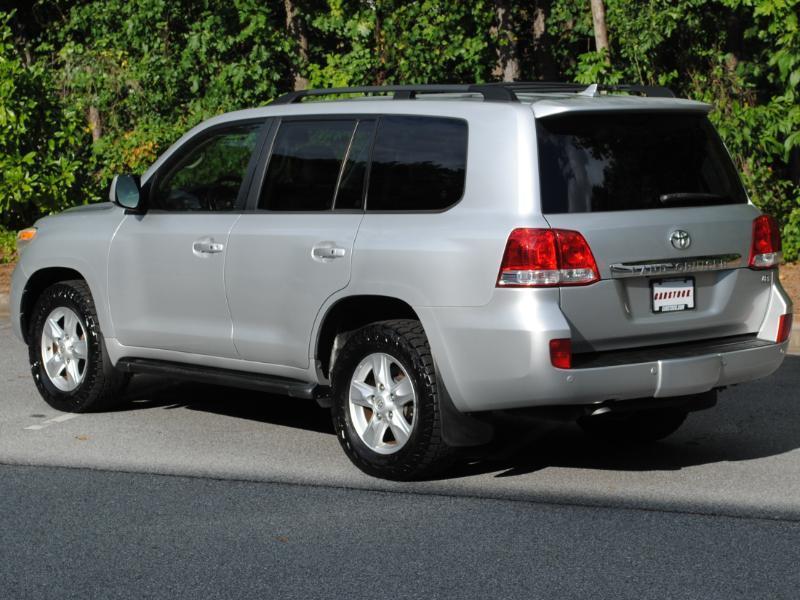 Toyota Land Cruiser  2011