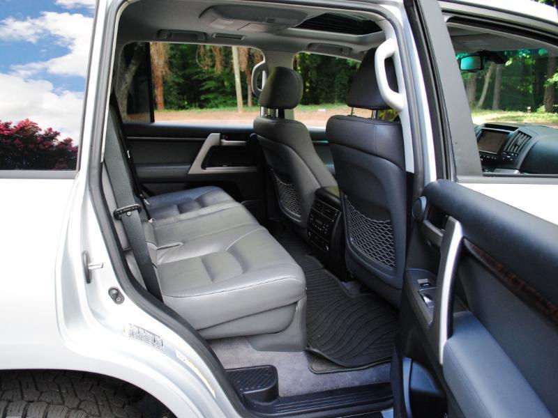 Toyota Land Cruiser  2011