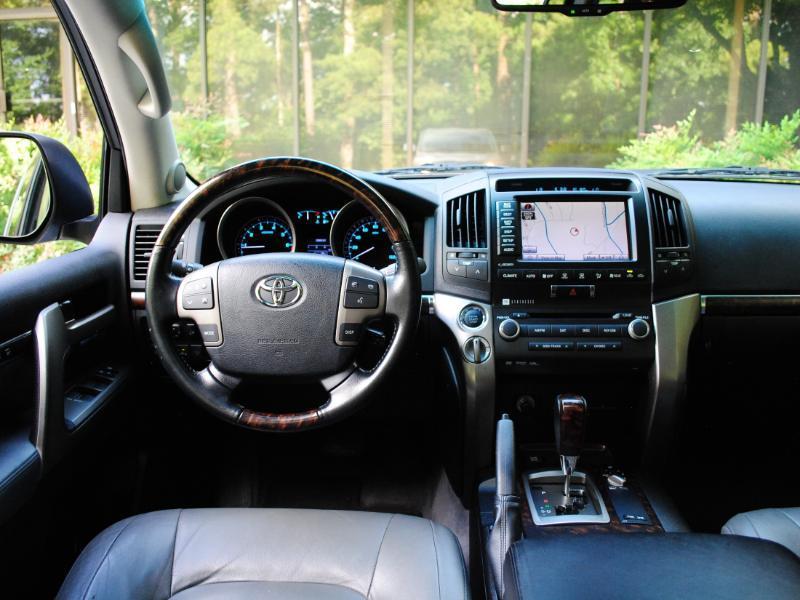 Toyota Land Cruiser  2011