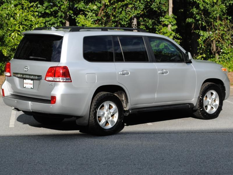 Toyota Land Cruiser  2011