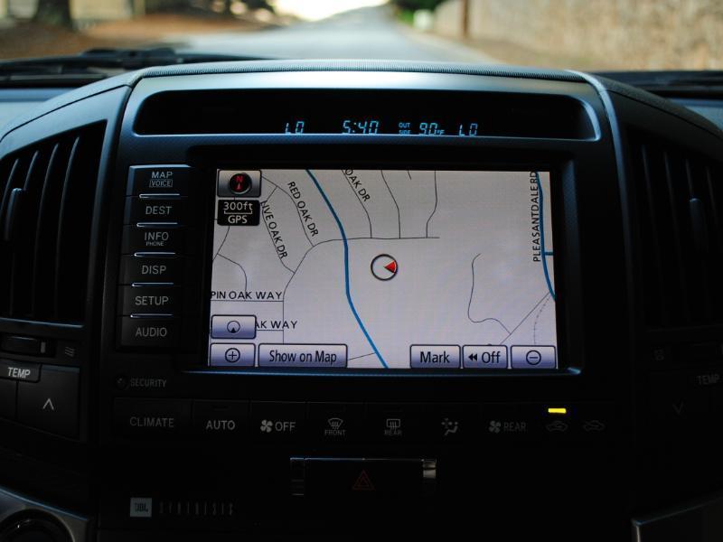 Toyota Land Cruiser  2011