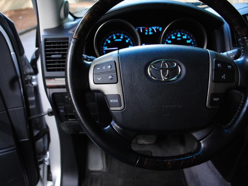 Toyota Land Cruiser  2011