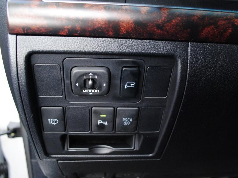Toyota Land Cruiser  2011
