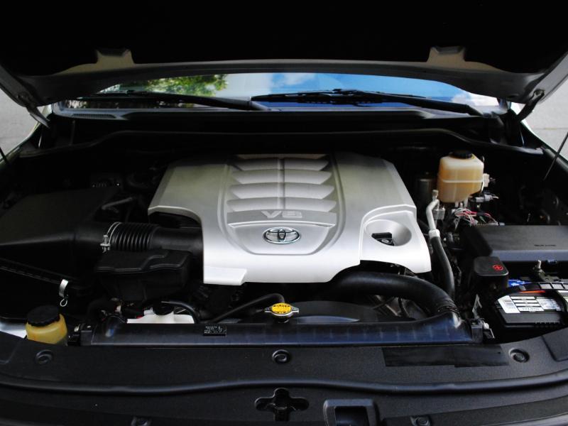 Toyota Land Cruiser  2011