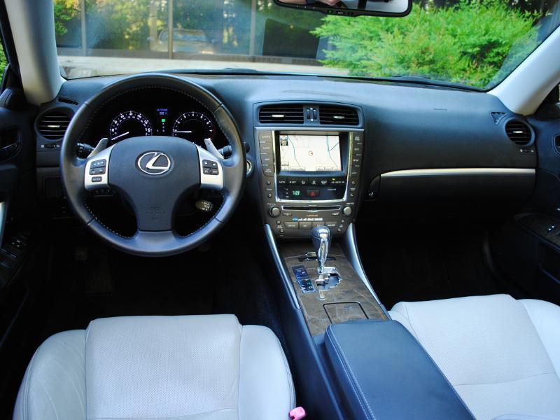 Lexus IS C  2012