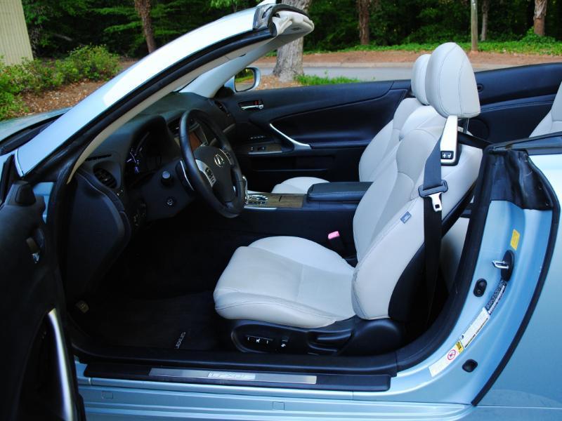 Lexus IS C  2012