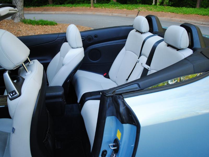 Lexus IS C  2012