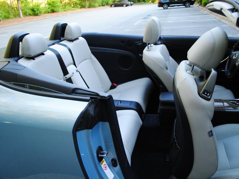 Lexus IS C  2012