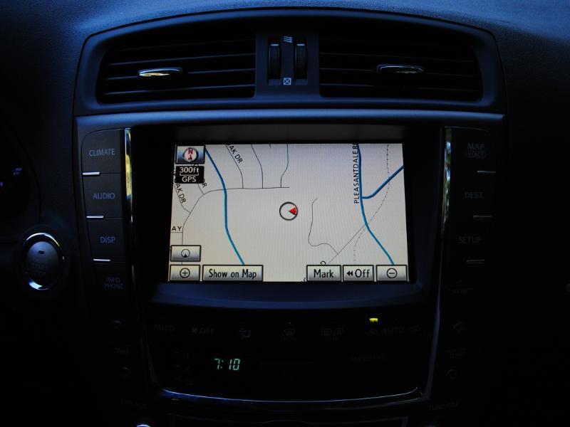 Lexus IS C  2012