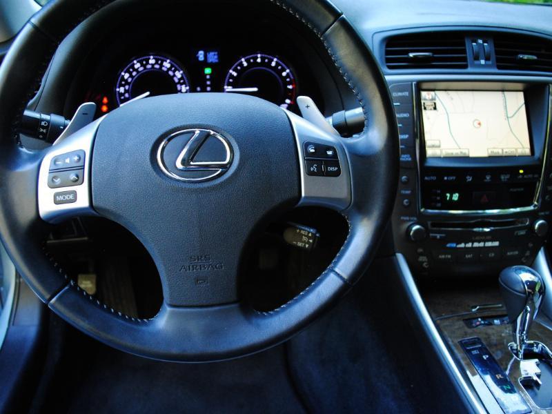 Lexus IS C  2012