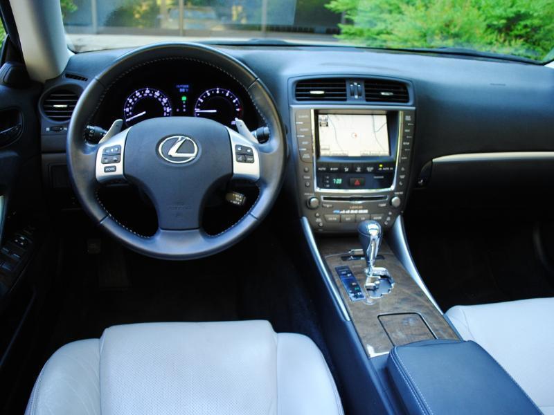 Lexus IS C  2012