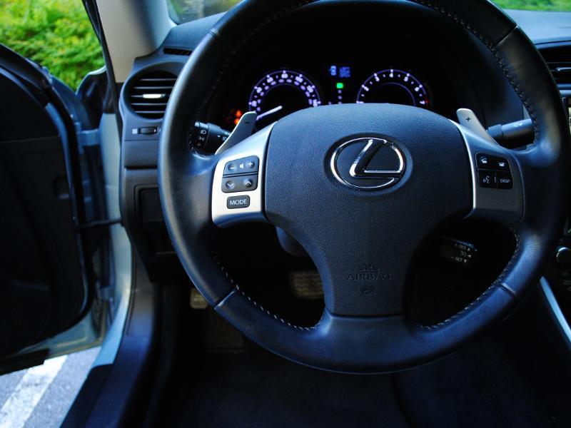 Lexus IS C  2012