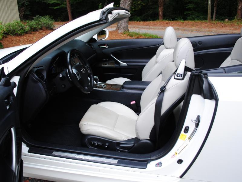Lexus IS C  2013