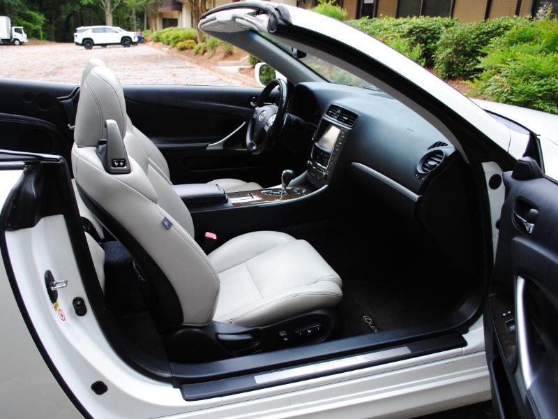 Lexus IS C  2013