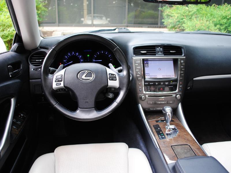 Lexus IS C  2013