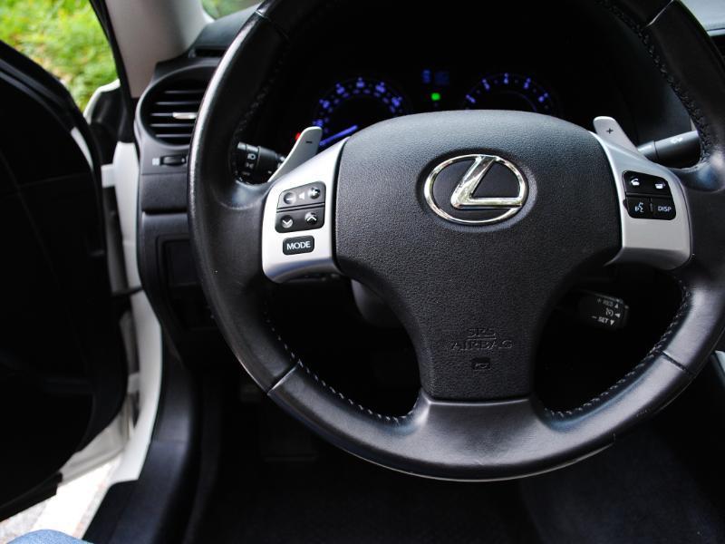 Lexus IS C  2013
