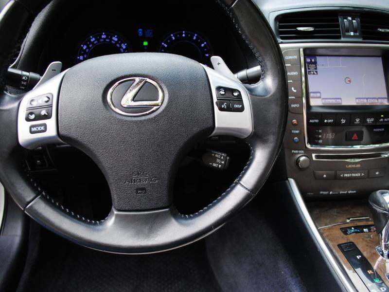 Lexus IS C  2013